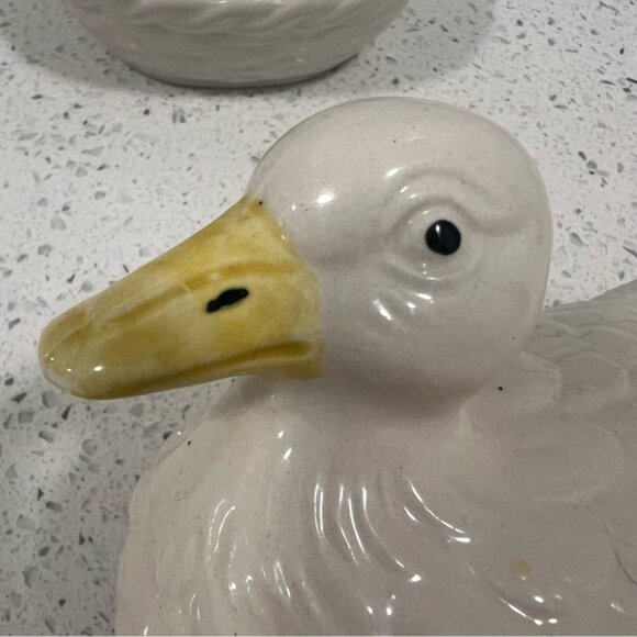 VINTAGE Ceramic Cream Duck on Nest White Woven Basket Japan Country Farm - Picture 5 of 15